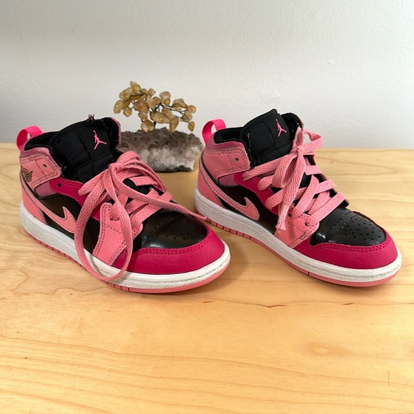 Children’s Nike Sneakers - Picture 1 of 13